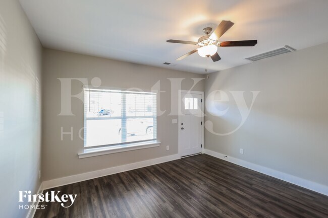 Foto del edificio - 2762 Village Pl