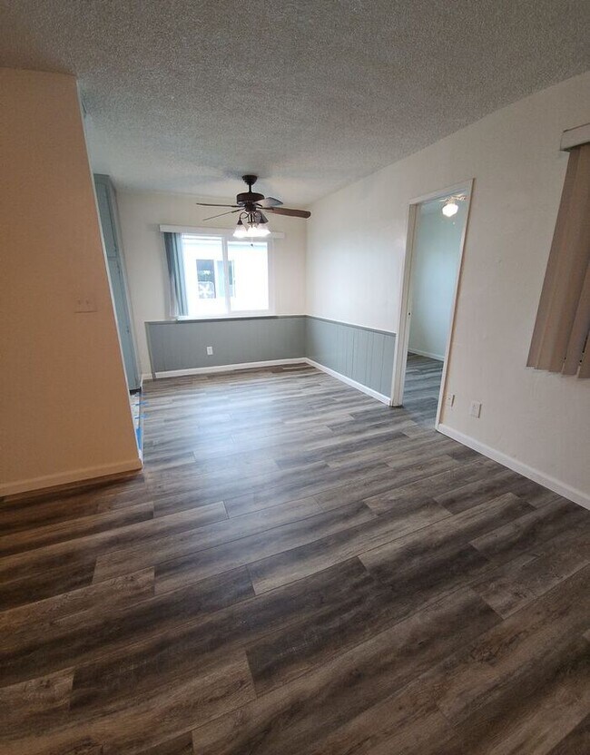 Foto del edificio - 1 Month Free Rent!! Spacious La Mesa 2BR/1BA unit with BONUS room