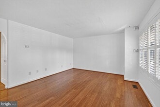 Building Photo - 5320 Larochelle Ct