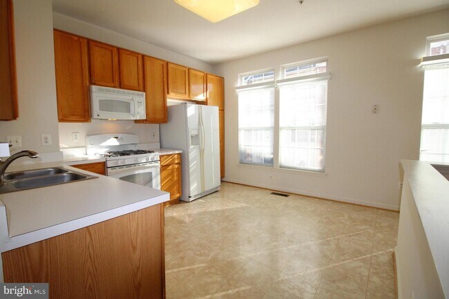 Building Photo - 5851 Pearson Ln