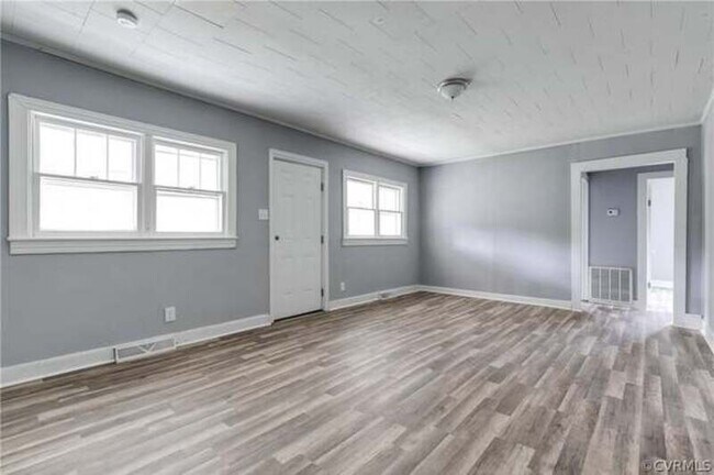 Building Photo - 1107 Roanoke Ave