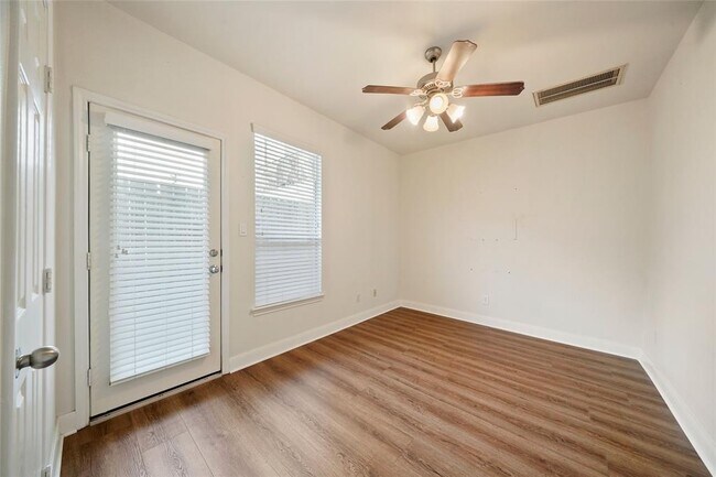 Building Photo - 5305 Schuler St