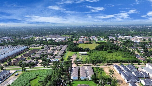 Foto del edificio - 2504 W Tidwell Rd