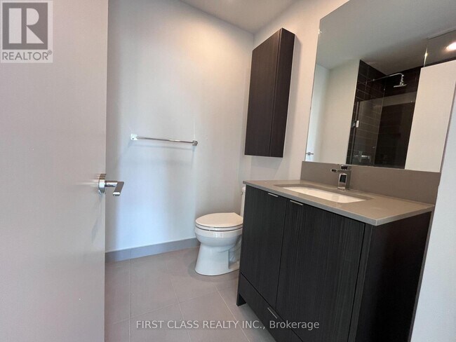 Building Photo - 4130-4130 Parkside Village Dr