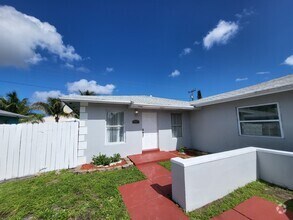 Building Photo - 18725 SW 100th Ave