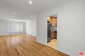 Building Photo - 1235 N Harper Ave