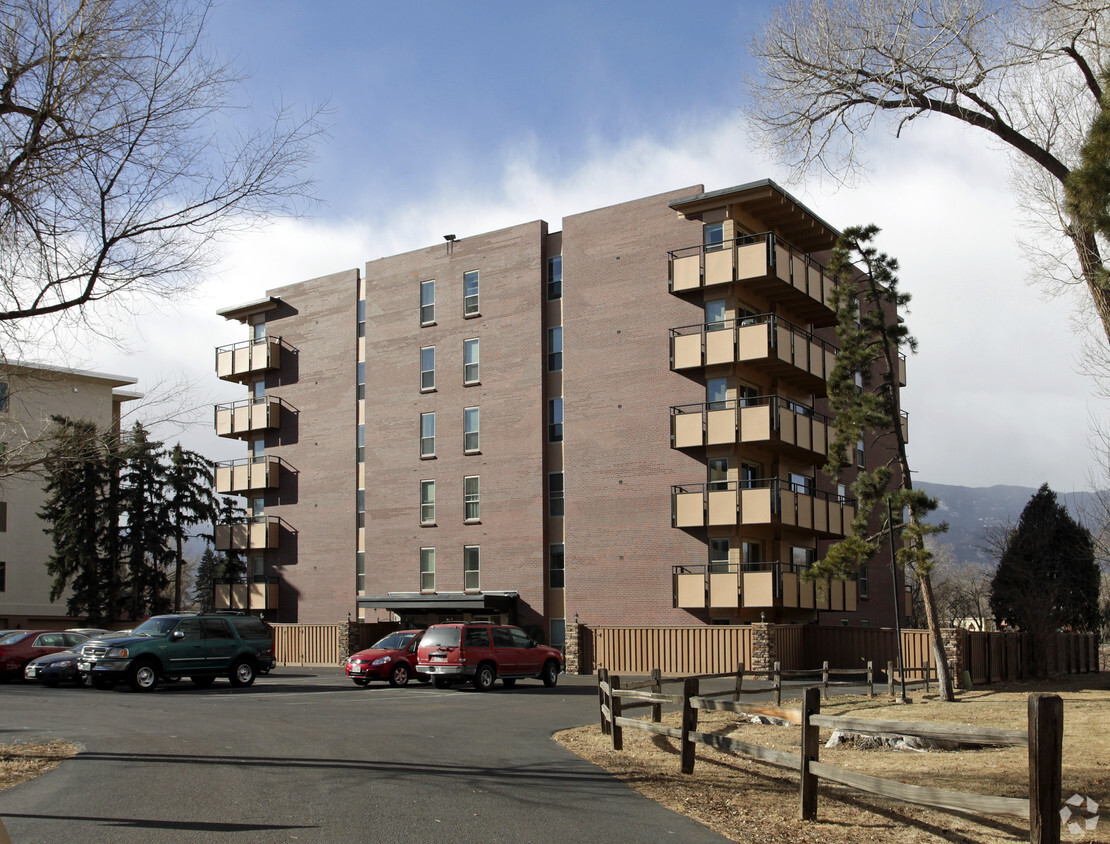 Primary Photo - Park Manor Apartments