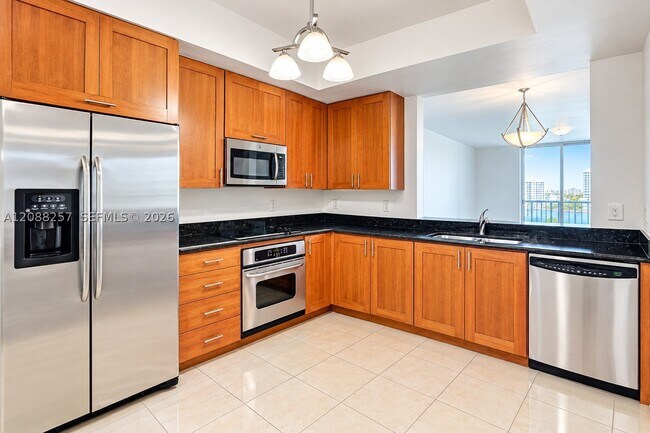 Foto del edificio - 3340 NE 190th St