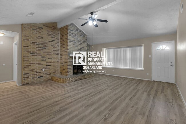 Foto del edificio - Charming Sugar Land Home: Modern Comfort & Great Location