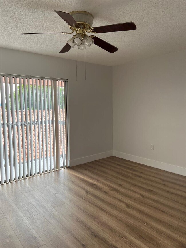 Foto del edificio - 2186 W 60th St