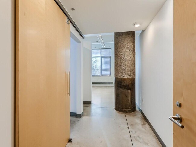 Foto del edificio - 700 N Washington Ave