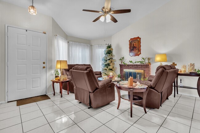 Building Photo - 11322 Oakwood Dr