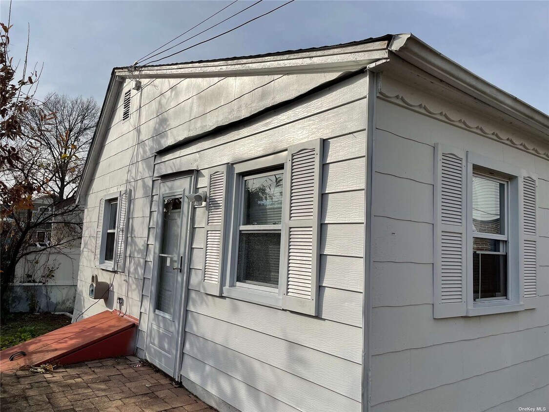 Primary Photo - 216 Willis Ave.