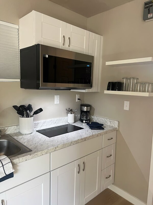 Foto del edificio - 1675 Emerald Pl