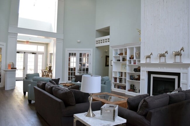 Building Photo - Resort Style Living @ Barrington Park - 3r...