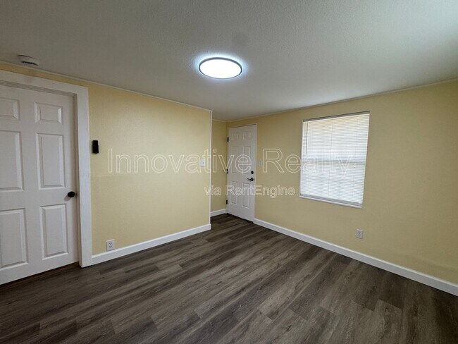 Building Photo - 205-D Fern Drive