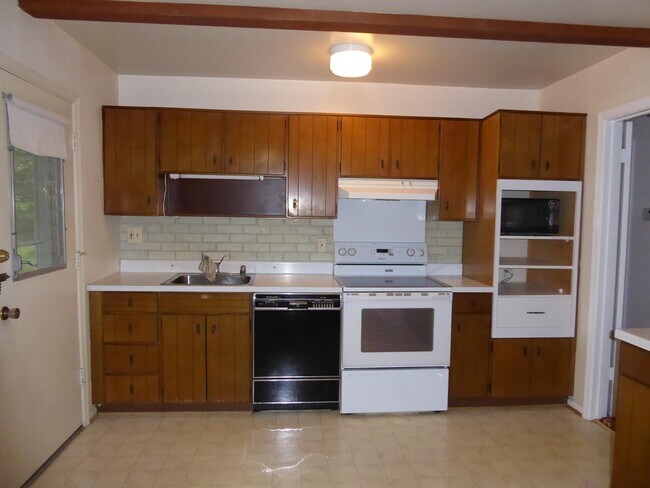 Building Photo - 8811 Higdon Dr