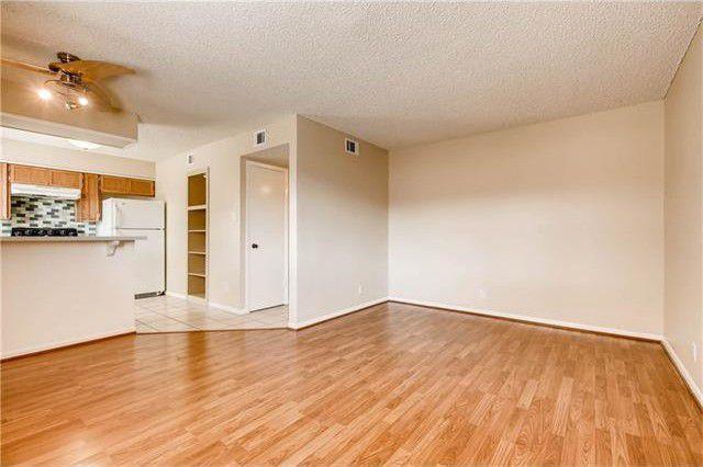 Foto del edificio - 7914 Mullen Dr