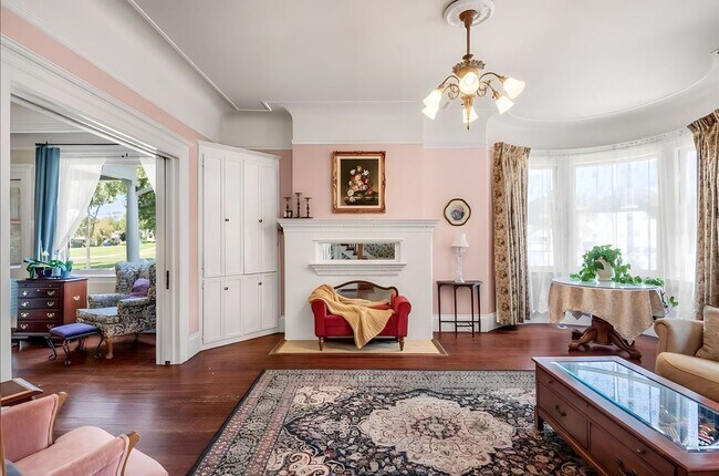 Foto del edificio - Queen Anne Victorian Home