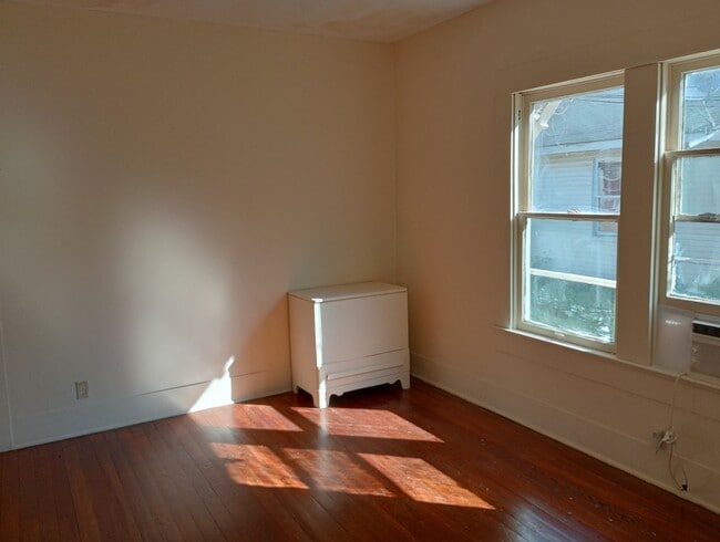 Building Photo - 2/1 freshly painted 2222 Vance Ave
