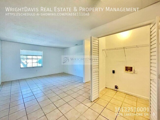 Building Photo - Charming 2/1 duplex in Tampa!
