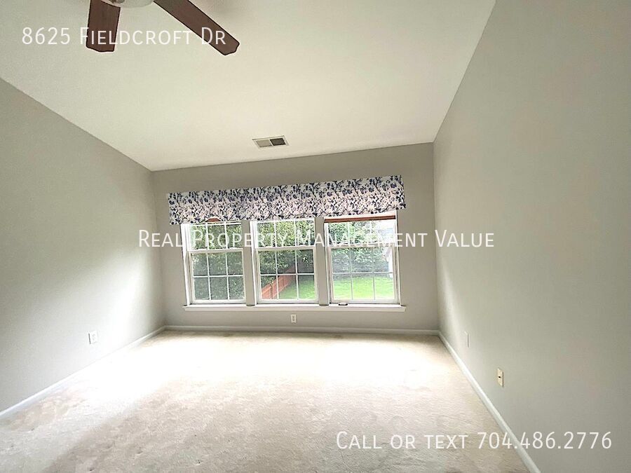 Foto principal - 8625 Fieldcroft Dr