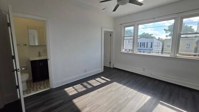 Building Photo - 176 Bartholdi Ave