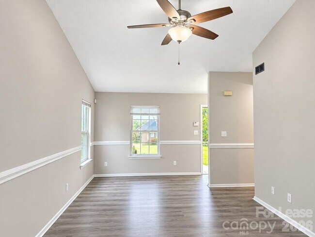 Foto del edificio - 5310 Abner Ln