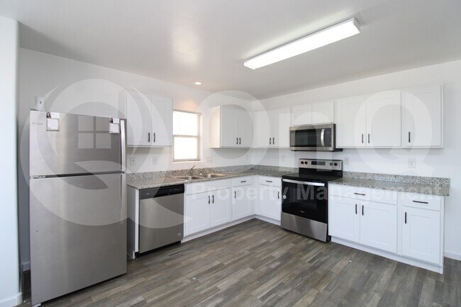 Foto del edificio - 822 N Navajo Ln