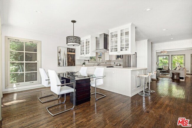 Foto del edificio - 449 Westbourne Dr