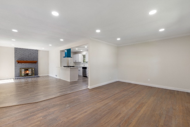 Building Photo - 529 Melrose Dr