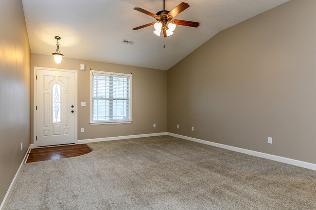 Building Photo - Charming 3-bed, 2-bath, 2017-construction ...