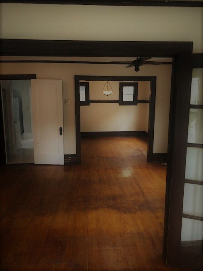 Foto del edificio - 3-Bed, 1-Bath Como House