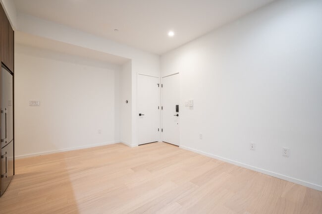 Building Photo - 424 M St NW