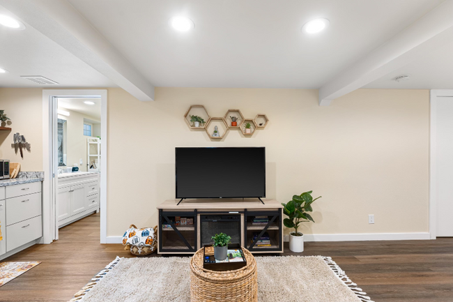 Foto del edificio - 1234 NE valley view Ln