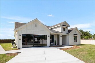 Building Photo - 1565 E Silos Ave