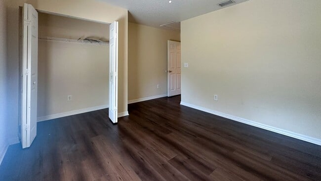 Building Photo - 6944 Rosemont Dr