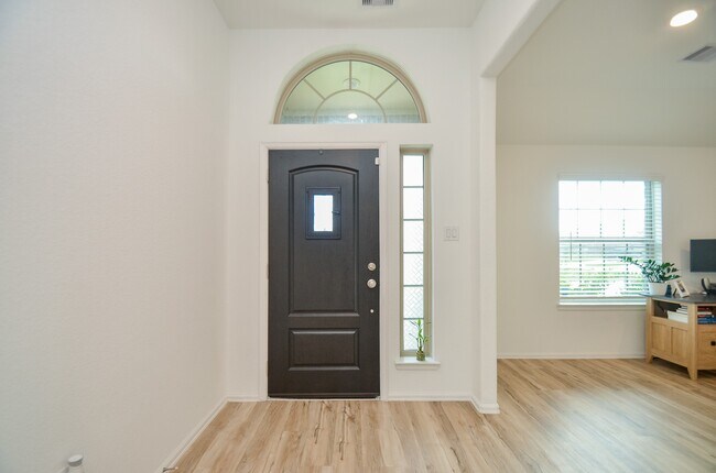 Foto del edificio - 1105 Breech Dr