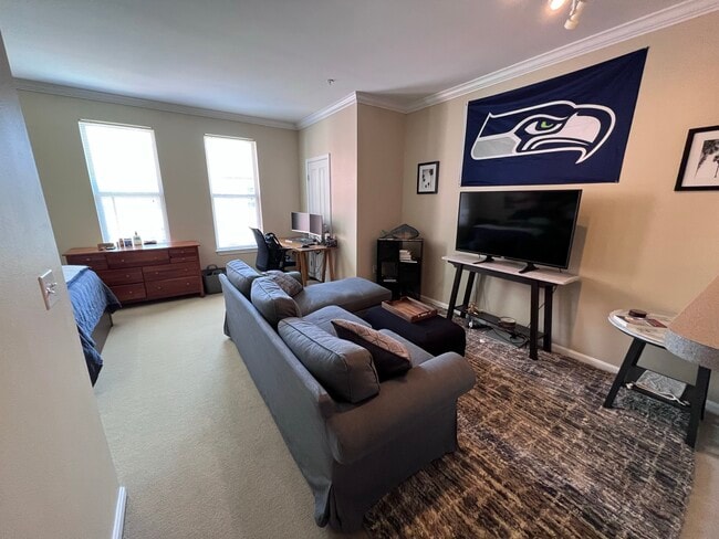 Building Photo - 1000 Providence Plz