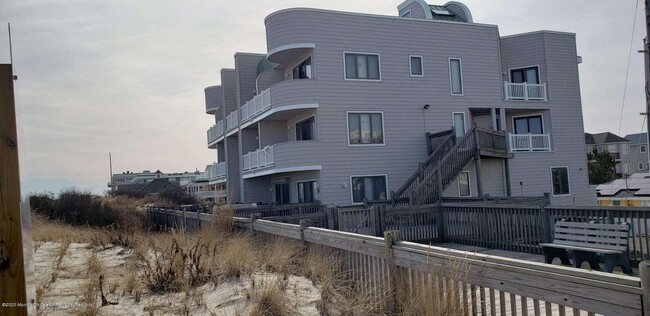 Building Photo - 2200 S Ocean Ave