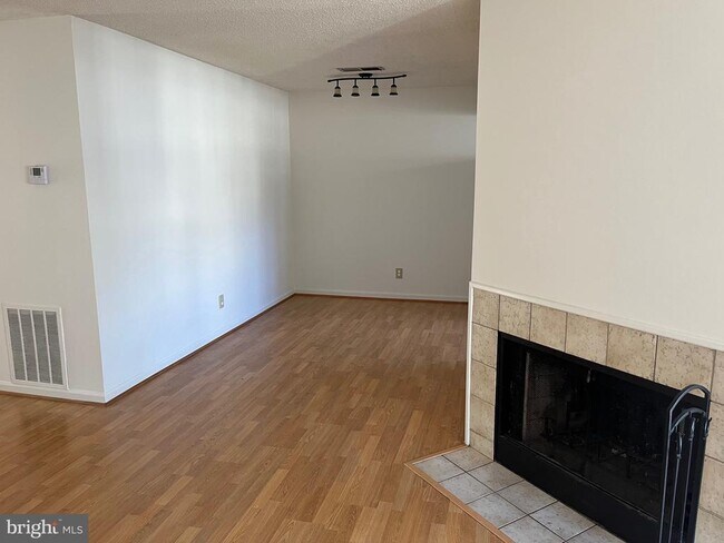 Building Photo - 3806 Green Ridge Ct