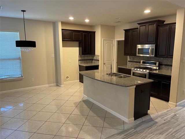 Building Photo - 2409 Sun Creek Dr