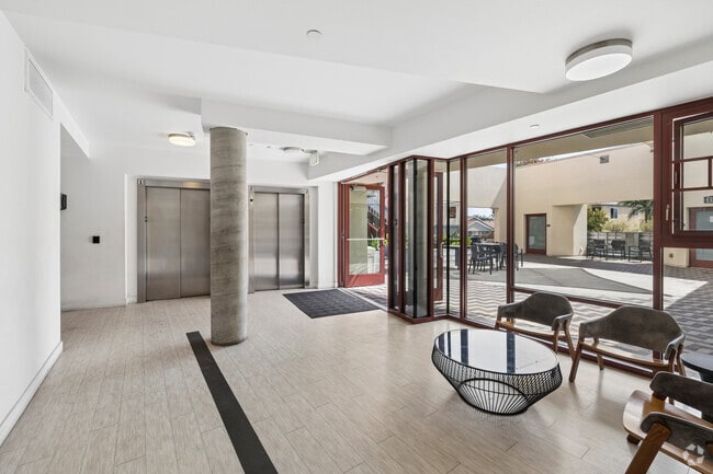 Foto del vestíbulo - Mid-City Family Apts - Affordable Housing