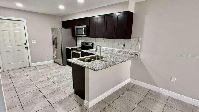 Foto del edificio - 249 Century Blvd