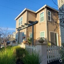 Building Photo - 336 N Park Ct