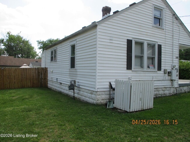 Building Photo - 2220 Parkwood Rd