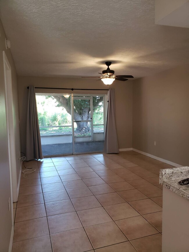 Foto del edificio - 3259 Country Hill Rd
