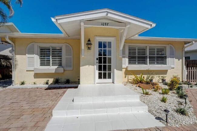 Foto del edificio - ***STUNNING POOL HOME***4BEDS/3BATHS***NEW...