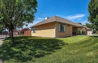 Building Photo - 2559 Janece Dr