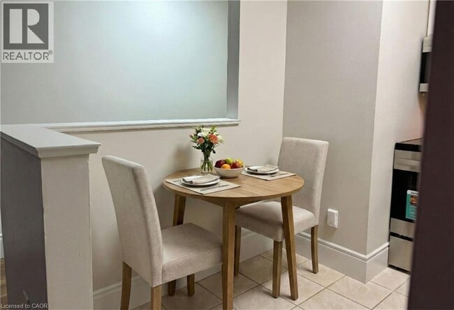 Building Photo - 64 Benton St